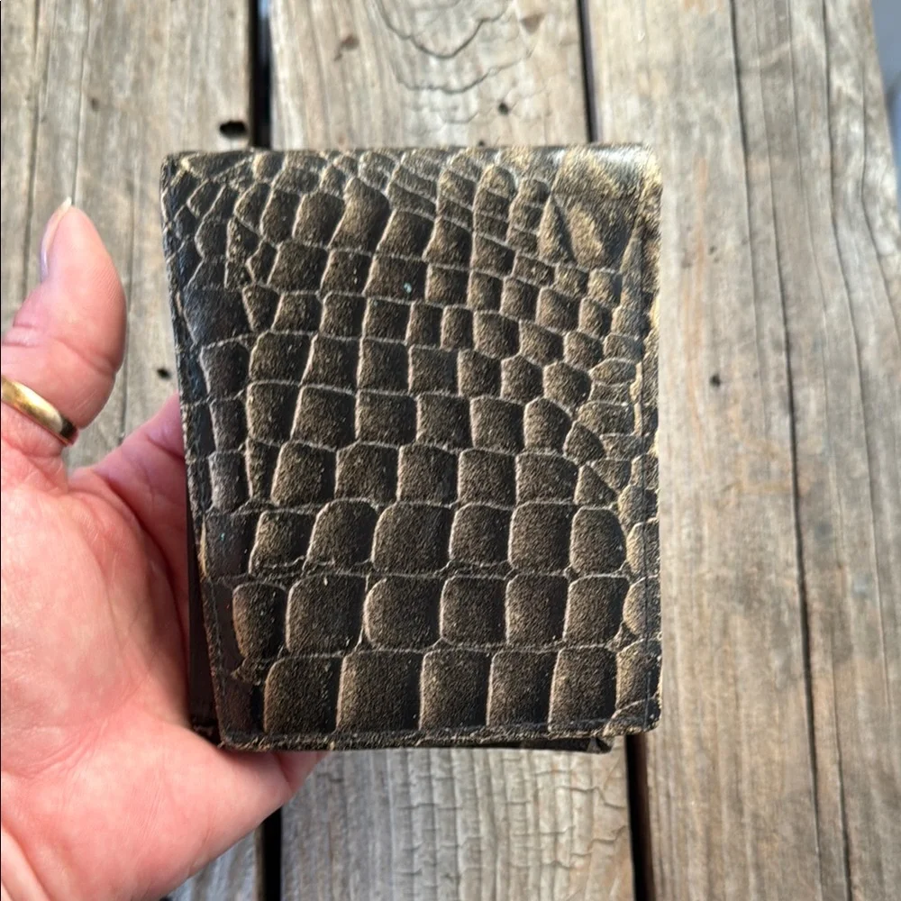 Black Crocodile Embossed Card Holder - Picture 10 of 14